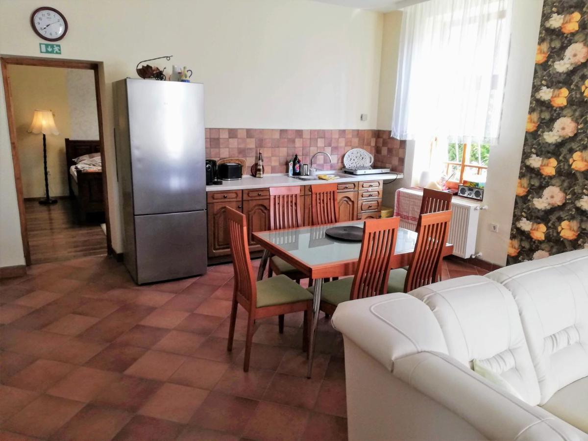 Parva Foresta Apartment Miskolc Bagian luar foto