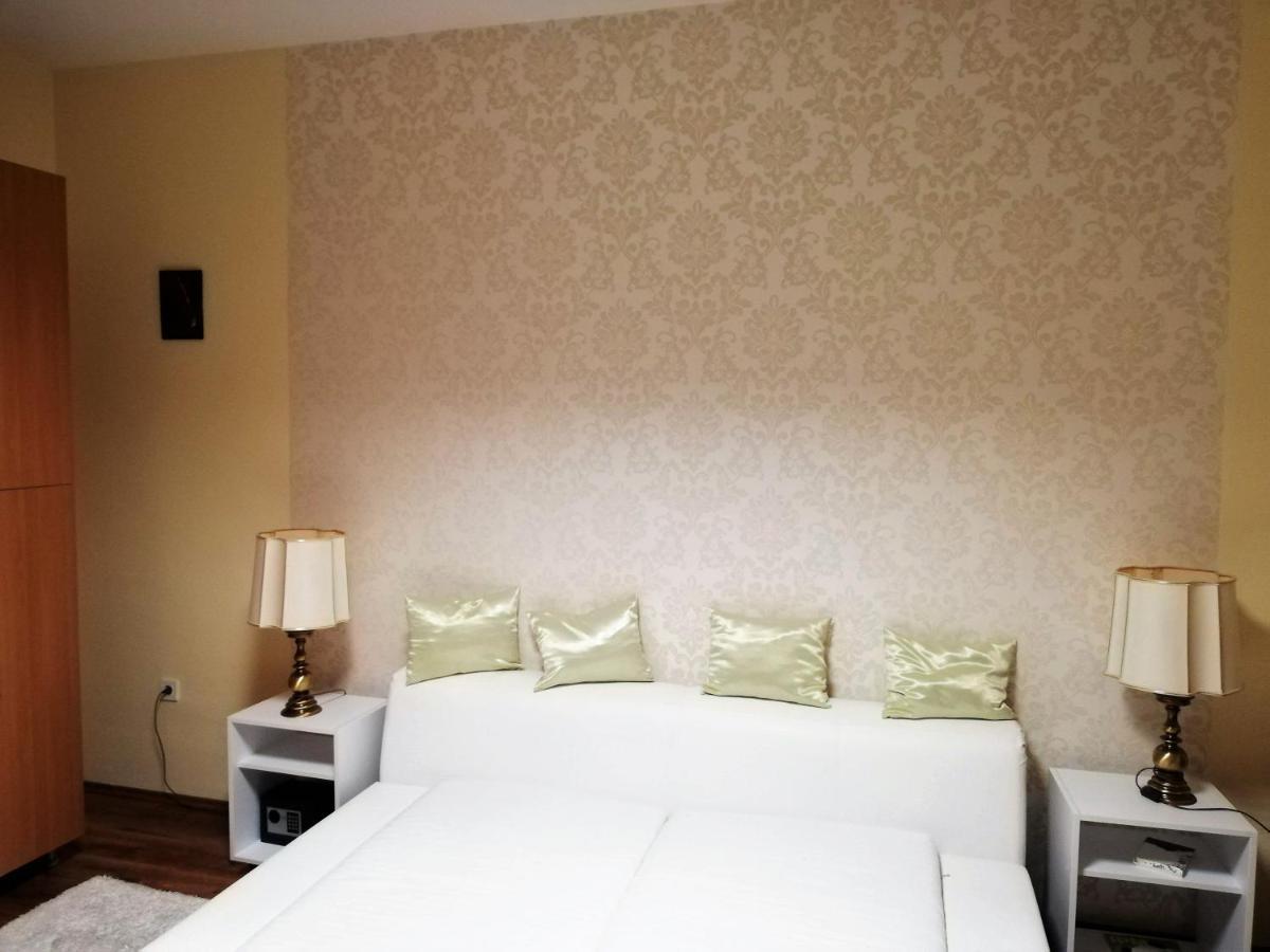 Parva Foresta Apartment Miskolc Bagian luar foto