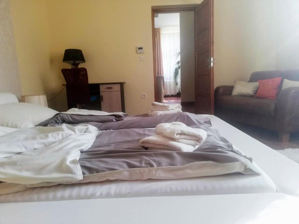 Parva Foresta Apartment Miskolc Bagian luar foto