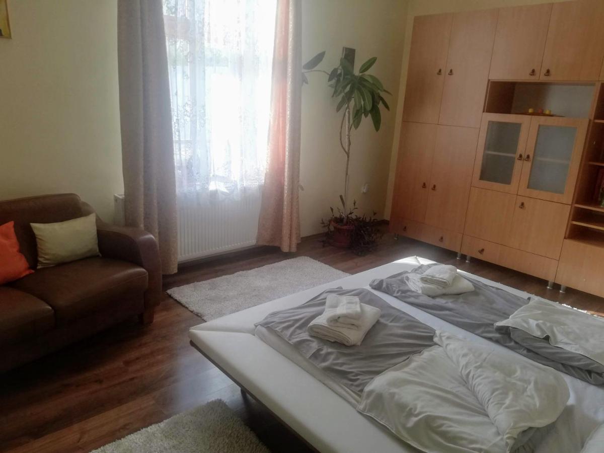 Parva Foresta Apartment Miskolc Bagian luar foto