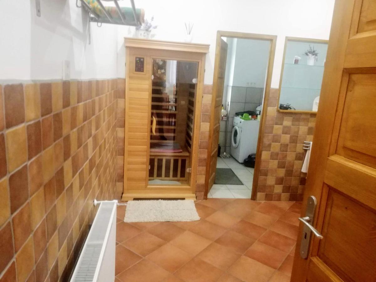 Parva Foresta Apartment Miskolc Bagian luar foto